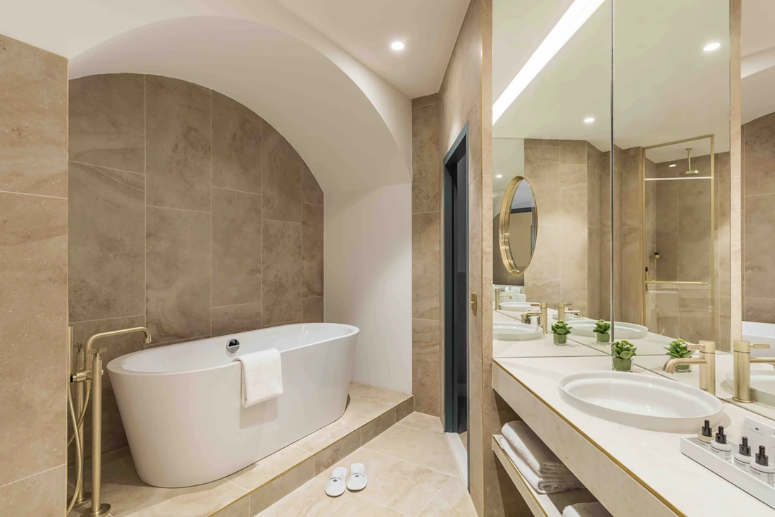 <p><span>Architect Marcelo Joulia designed the bathrooms in beige natural stone, brass and elegant marble. Photo: &copy;STEFAN KRAUS<br /></span><span></span></p>